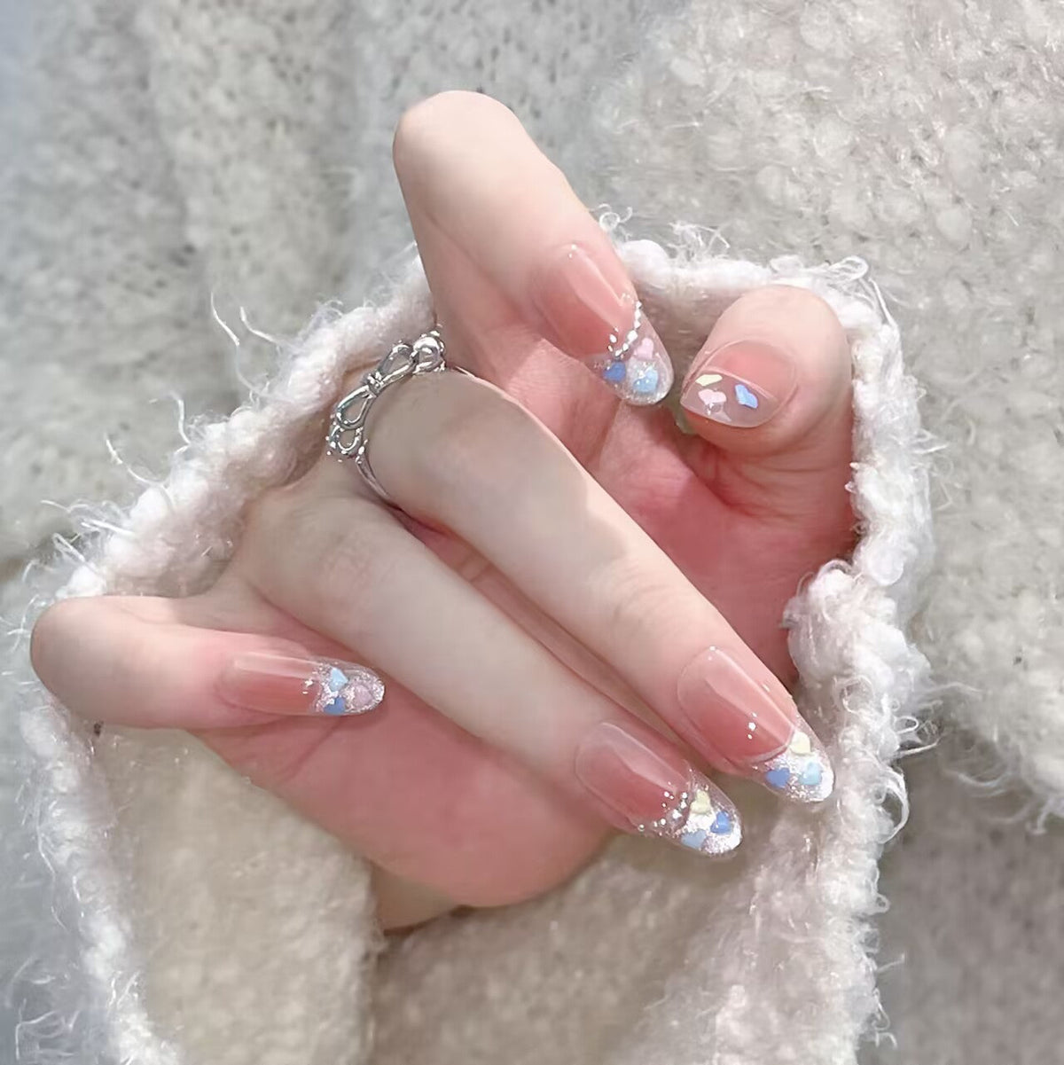 Artistic Floral-Embellished Press-On Nail Art 
Maetiva