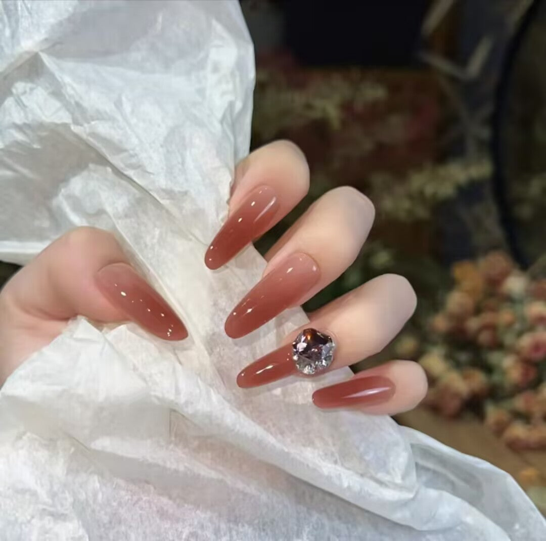 Artistic Floral-Embellished Press-On Nail Art 
Maetiva