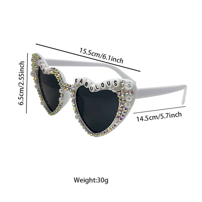 Glamorous Heart-Shaped Sunglasses 
Maetiva