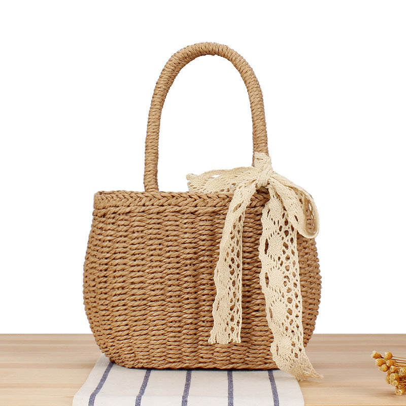Basket bag with elegant lace 
Maetiva