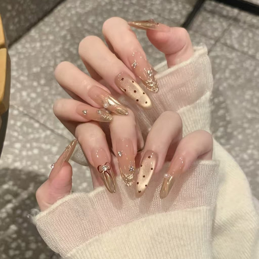 Artistic Floral-Embellished Press-On Nail Art 
Maetiva