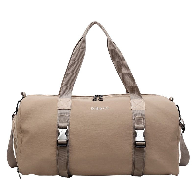 Sporty Duffel Bag with Adjustable Shoulder Strap and Ergonomic Handles 
Maetiva