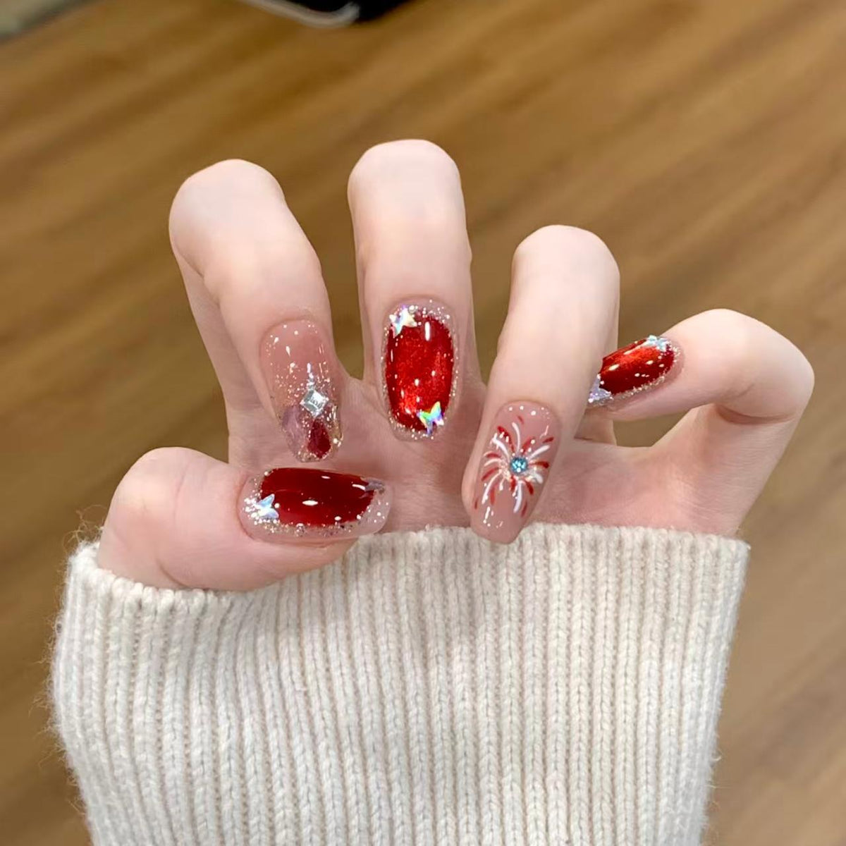Artistic Floral-Embellished Press-On Nail Art 
Maetiva