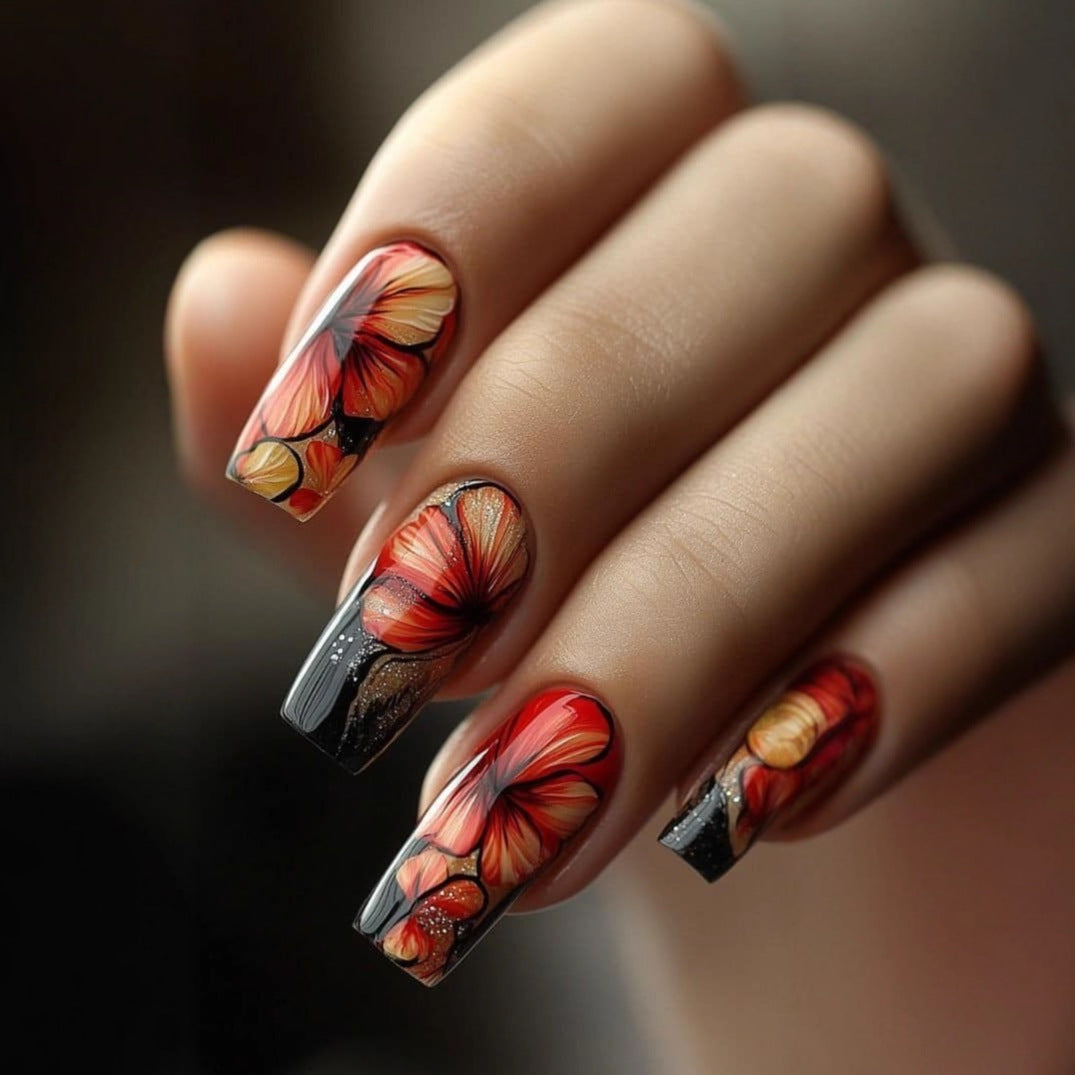 Artificial Nails In Elegant Flower Design 
Maetiva