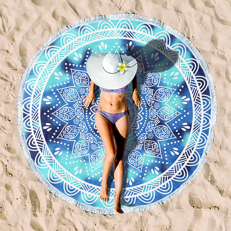 Round beach towel with tropical palm pattern 
Maetiva