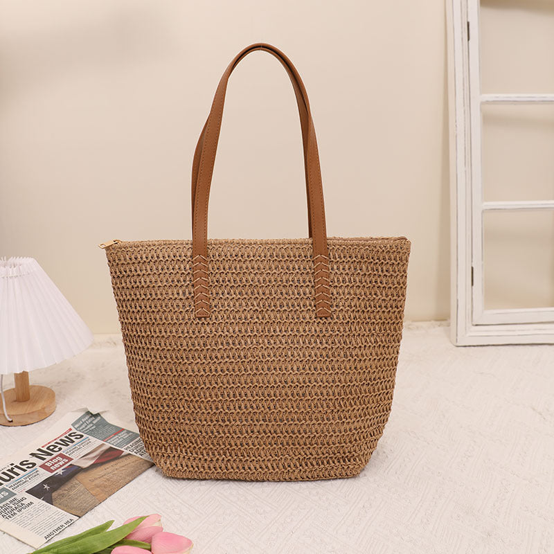 Elegant Bast bag with High-Quality Leather Handles 
Maetiva