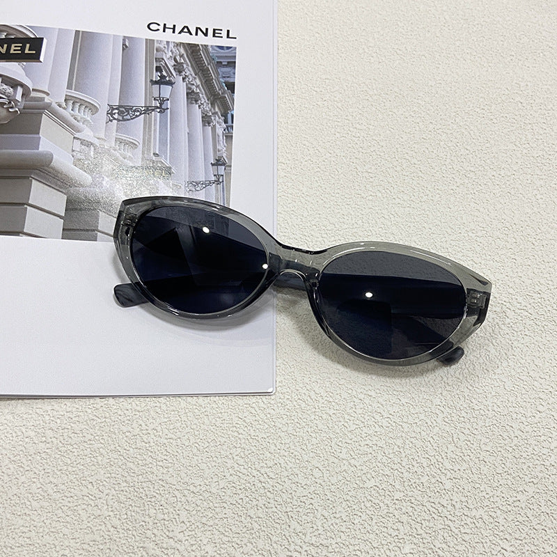 Fashionable Cat-Eye Sunglasses for Stylish Outfits 
Maetiva