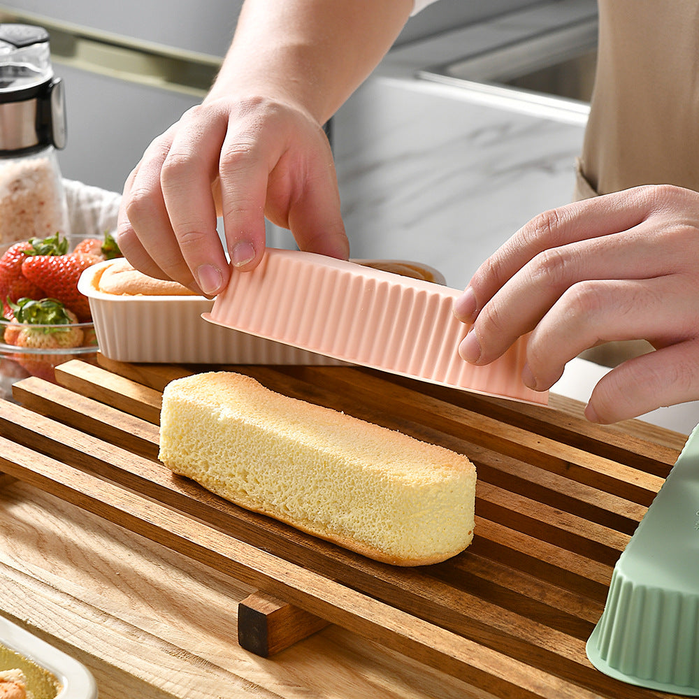 Silicone cake baking mold in modern design 
Maetiva