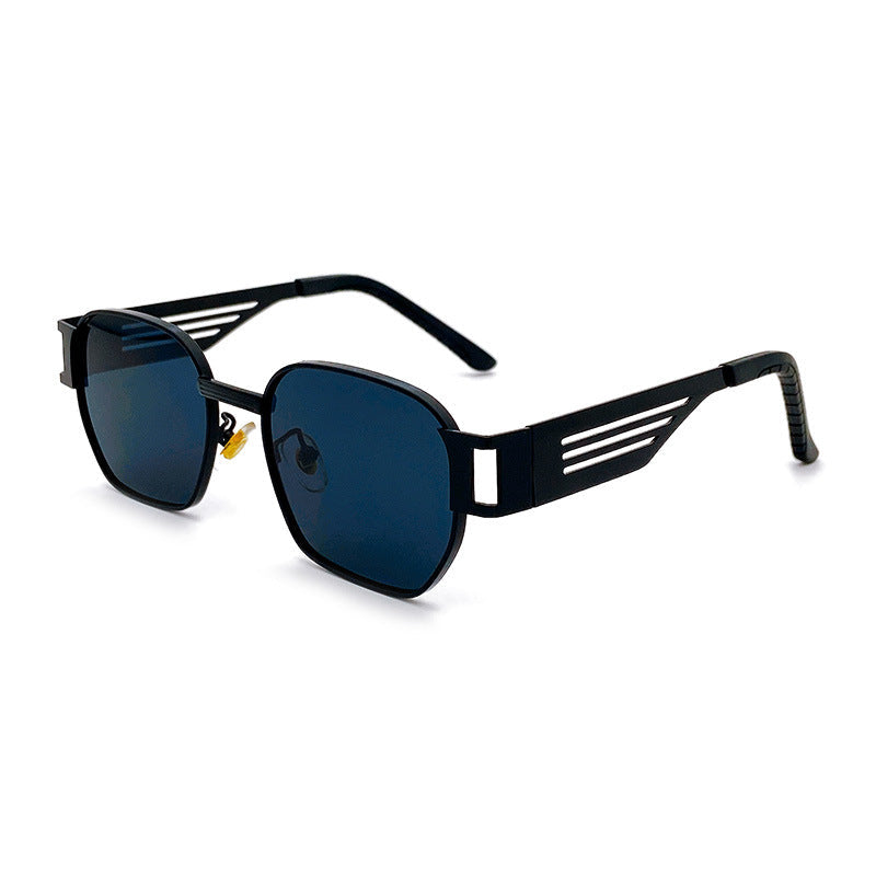 Stylish Oversized Sunglasses in Modern Metal Design 
Maetiva