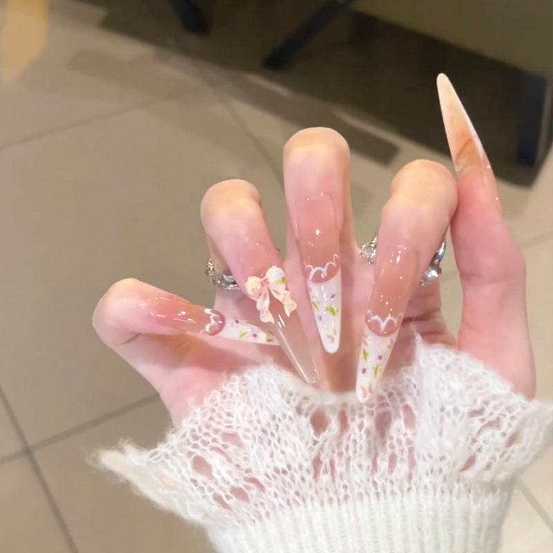 Artistic Floral-Embellished Press-On Nail Art 
Maetiva