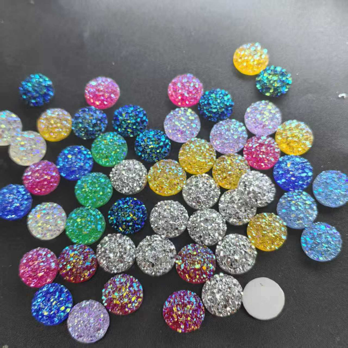 Sparkling acrylic mirror stones 
Maetiva