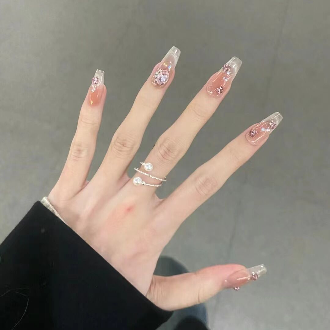 Artistic Floral-Embellished Press-On Nail Art 
Maetiva