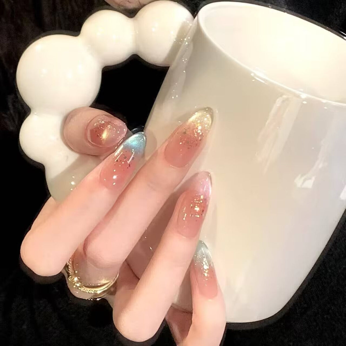 Artistic Floral-Embellished Press-On Nail Art 
Maetiva