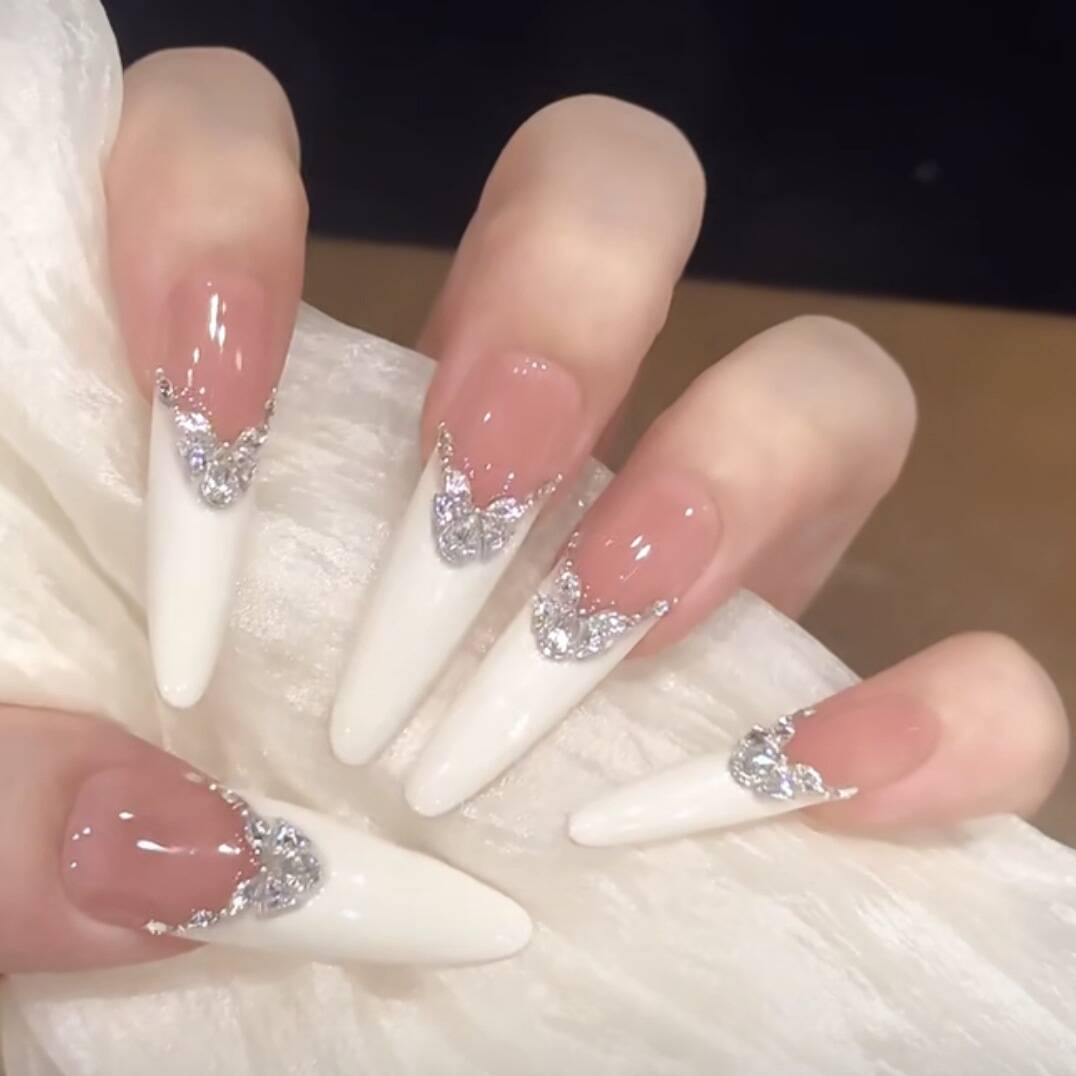 Glamorous Crystal-Studded Stiletto Press-On Nails 
Maetiva