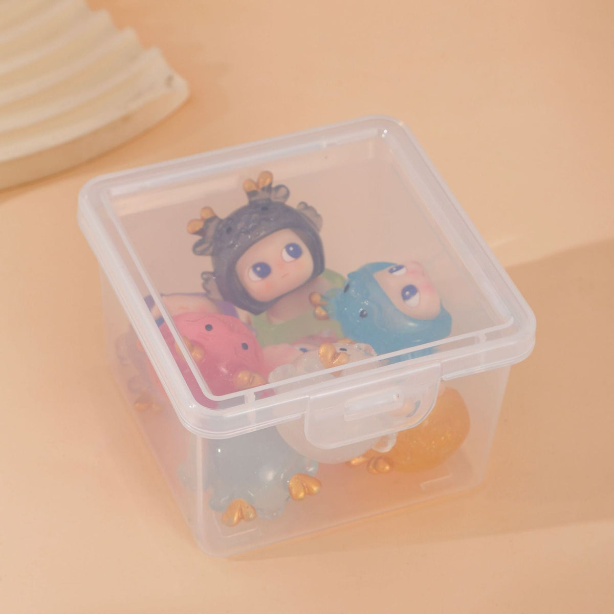 Multi-Functional Transparent Storage Box 
Maetiva