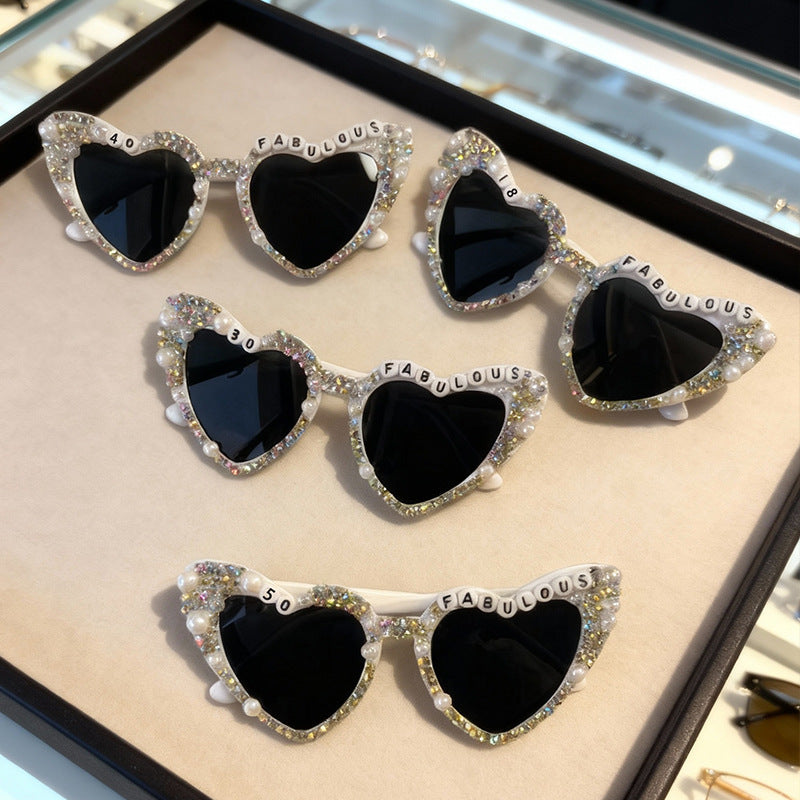 Glamorous Heart-Shaped Sunglasses 
Maetiva