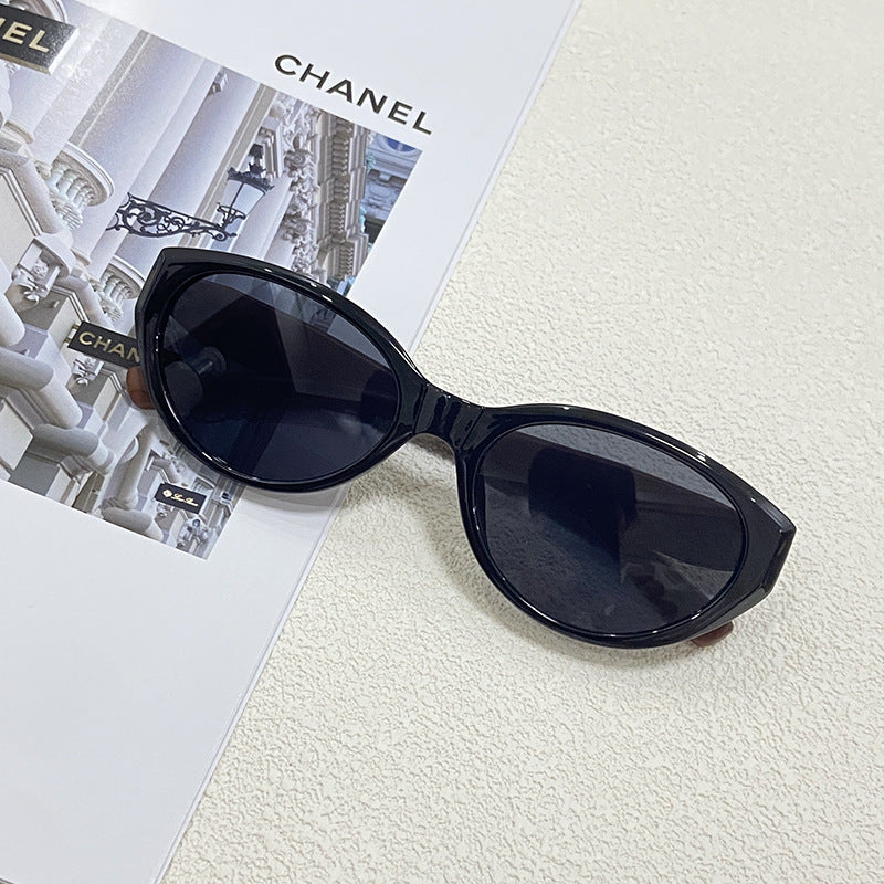 Fashionable Cat-Eye Sunglasses for Stylish Outfits 
Maetiva