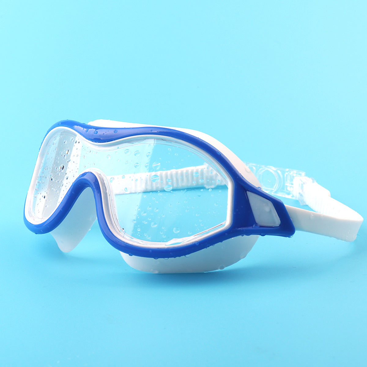 Powerful swim mask with wide lenses and anti-fog coating 
Maetiva
