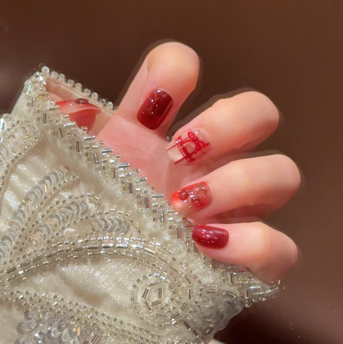 Artistic Floral-Embellished Press-On Nail Art 
Maetiva