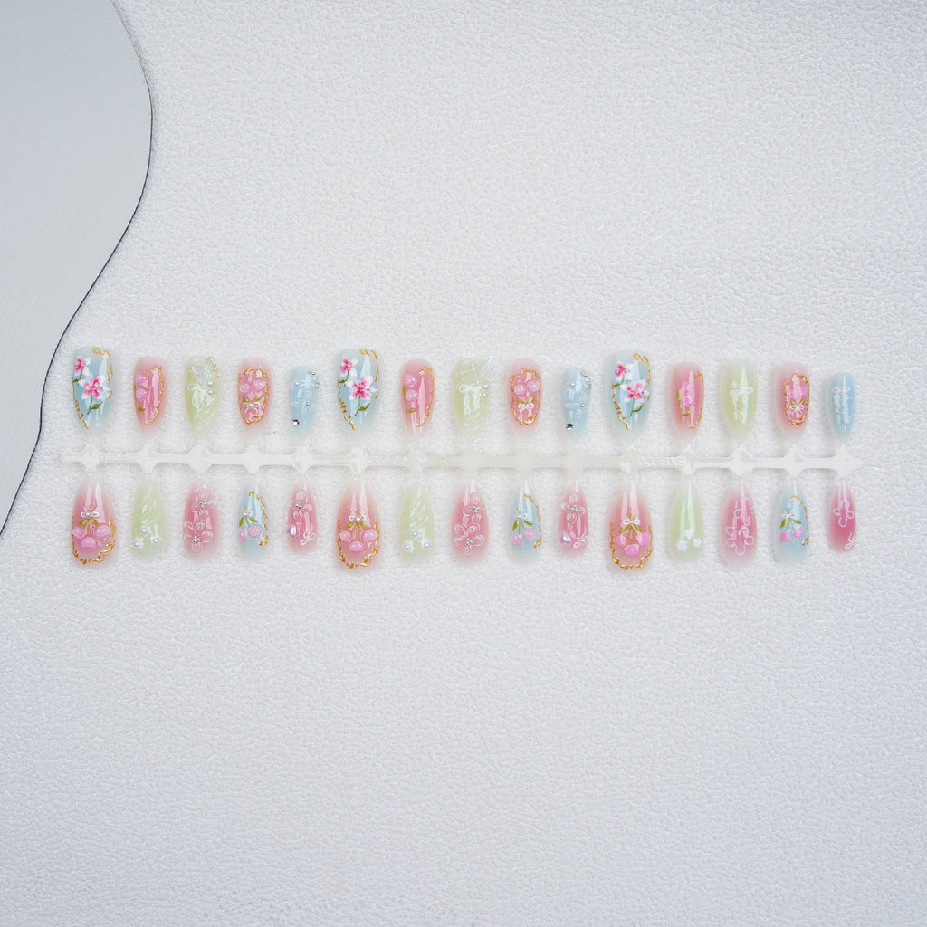 Artistic Nail Sets 
Maetiva