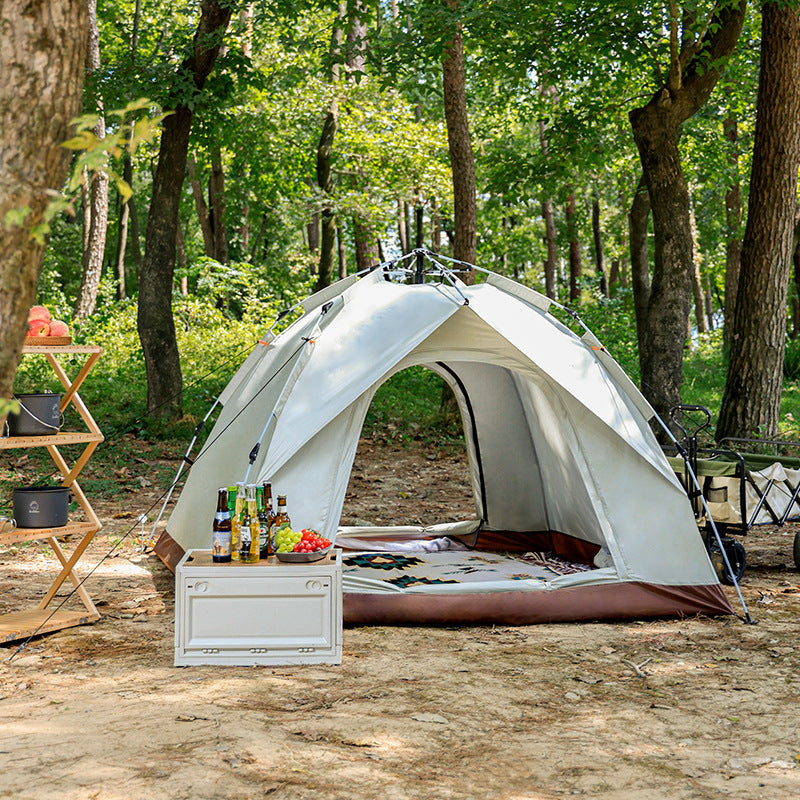 Camping tent with weather-resistant material and easy setup system 
Maetiva