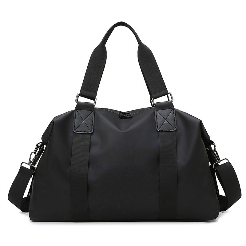 Athletic travel bag made of weather-resistant material with adjustable carrying handles 
Maetiva
