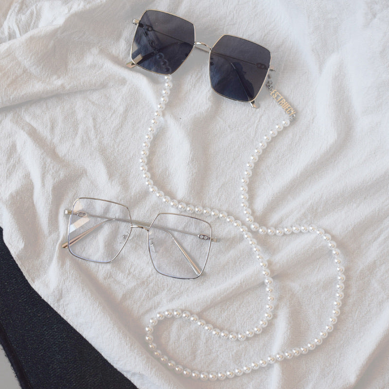 Elegant Beaded Eyewear Chain 
Maetiva  786692260
