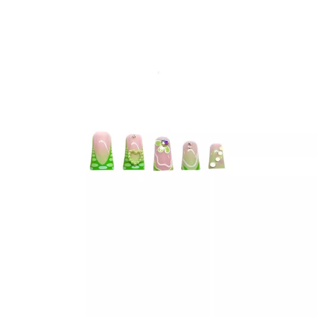 Artistic Gel Nail Extensions 
Maetiva