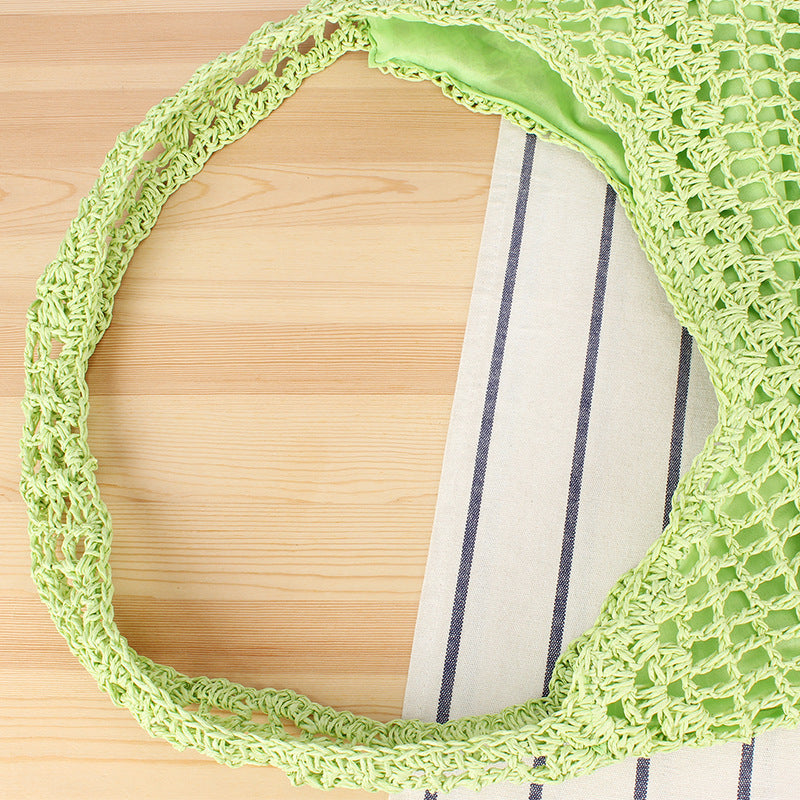 Basket bag with floral appliqué 
Maetiva