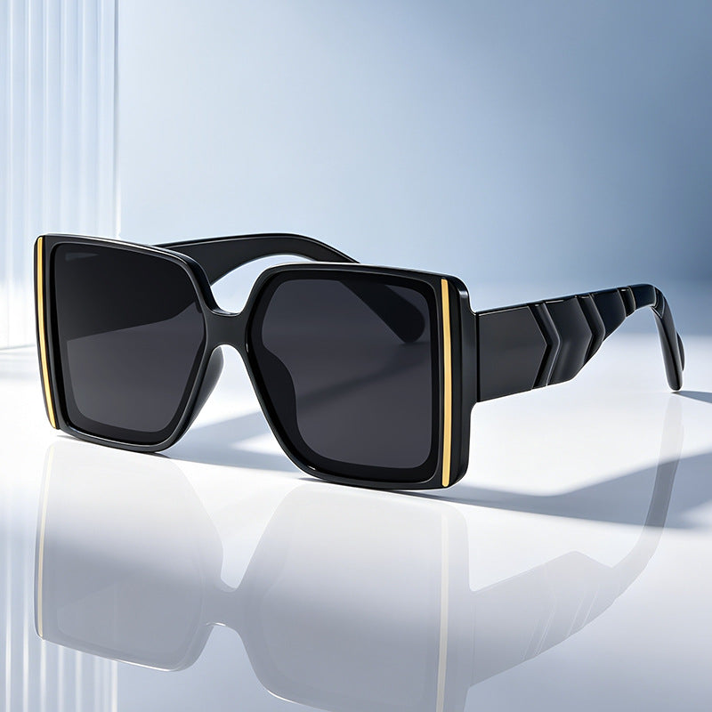 Retro-Inspired Chic Square Sunglasses 
Maetiva