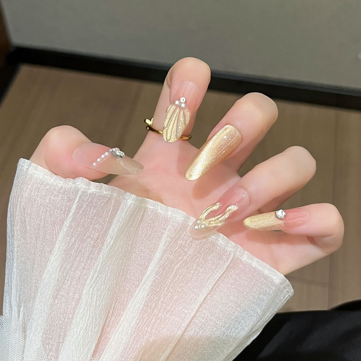 Glamorous Crystal-Studded Stiletto Press-On Nails 
Maetiva