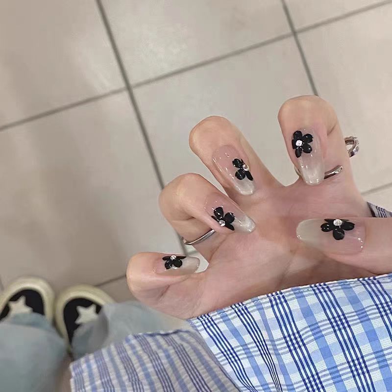 Ombre Glossy Press-On Nail Extensions 
Maetiva