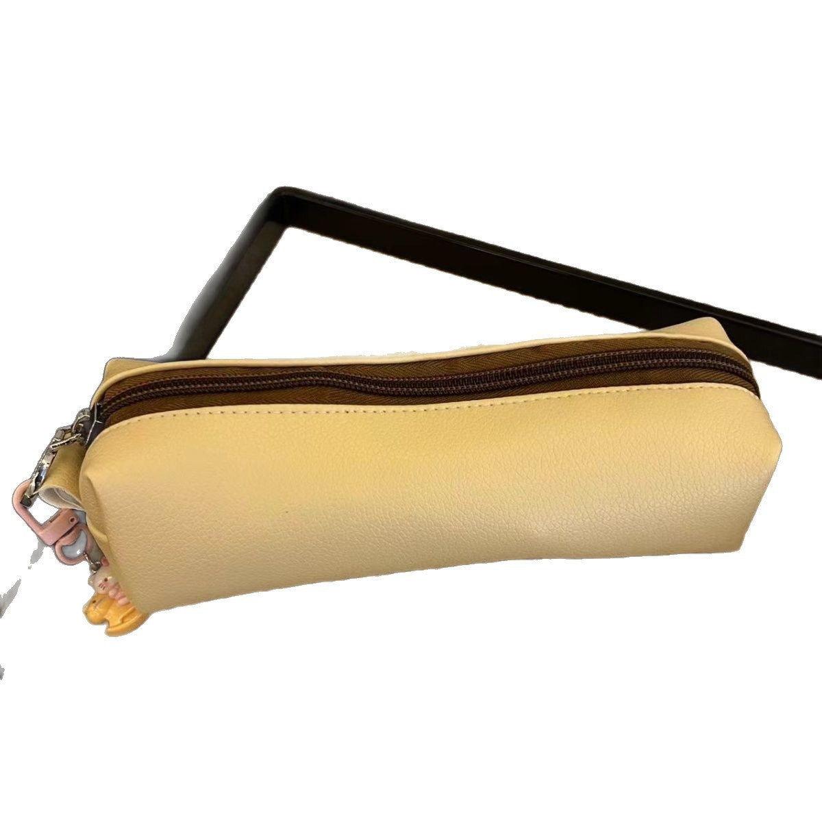 Textured Leather Pencil Case 
Maetiva