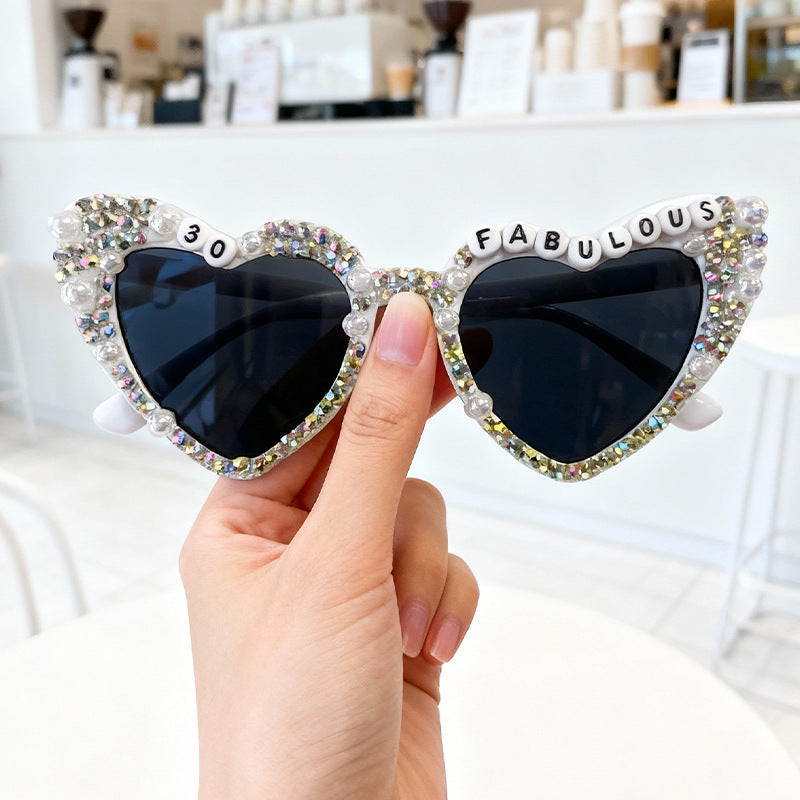 Glamorous Heart-Shaped Sunglasses 
Maetiva