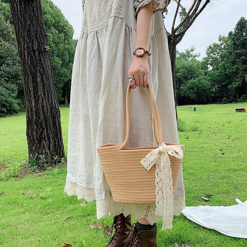 Handcrafted straw bag with lace accent 
Maetiva