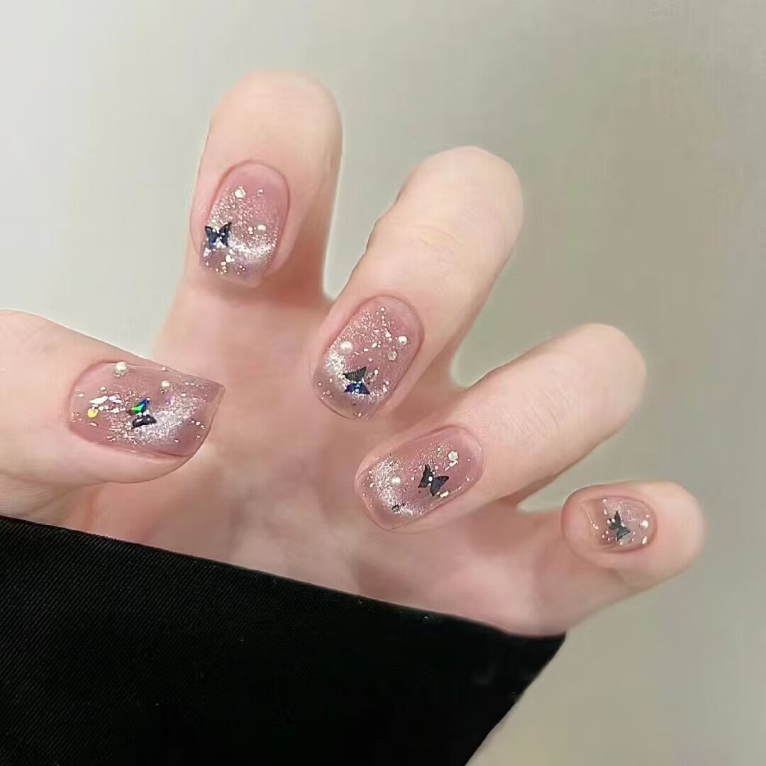 Artistic Floral-Embellished Press-On Nail Art 
Maetiva