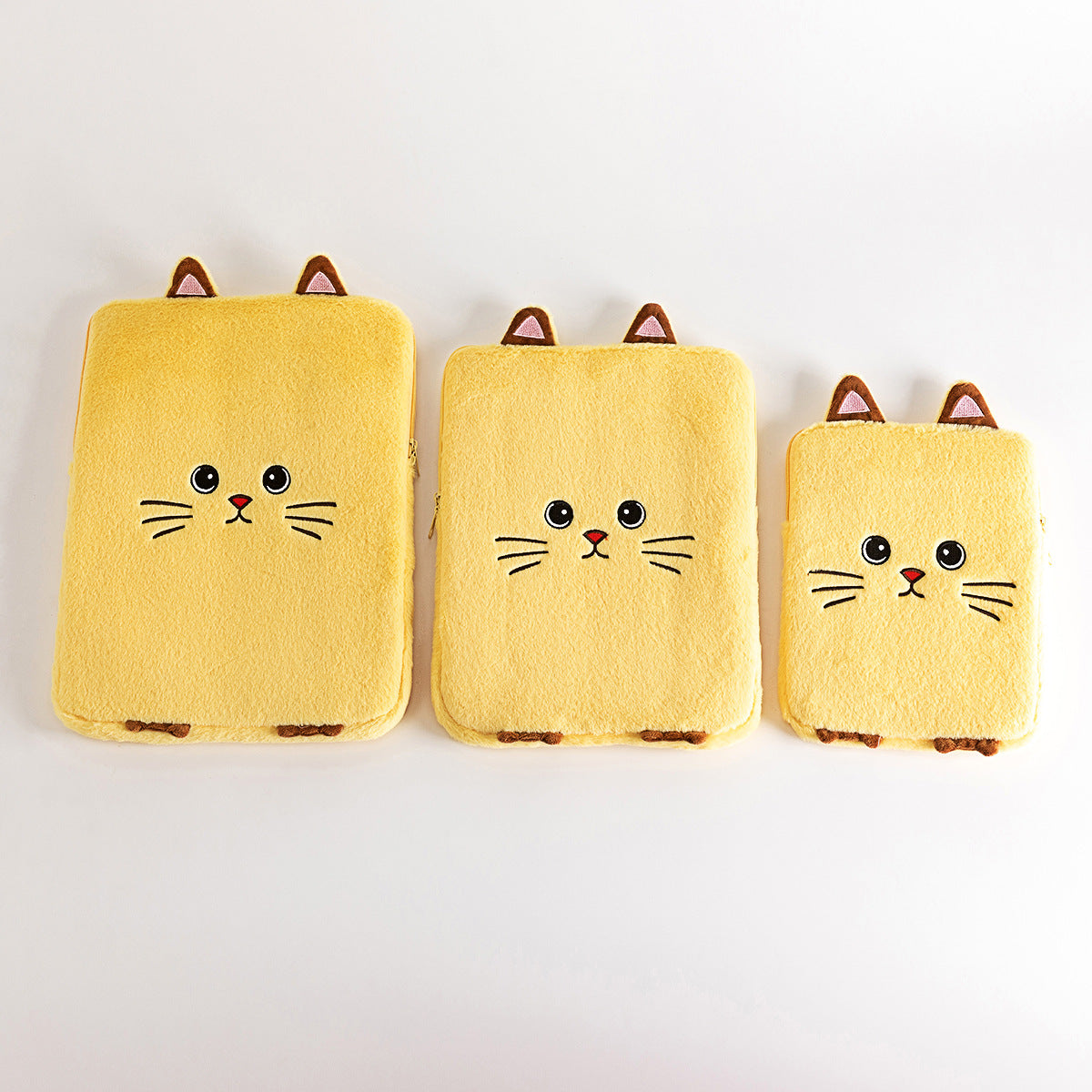Plush Cat-Themed Pencil Case 
Maetiva