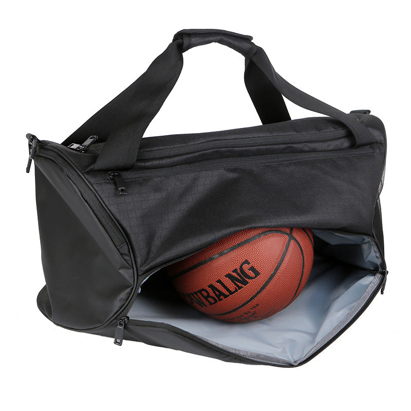 Men's multifunctional sports and travel bag with water-repellent material 
Maetiva