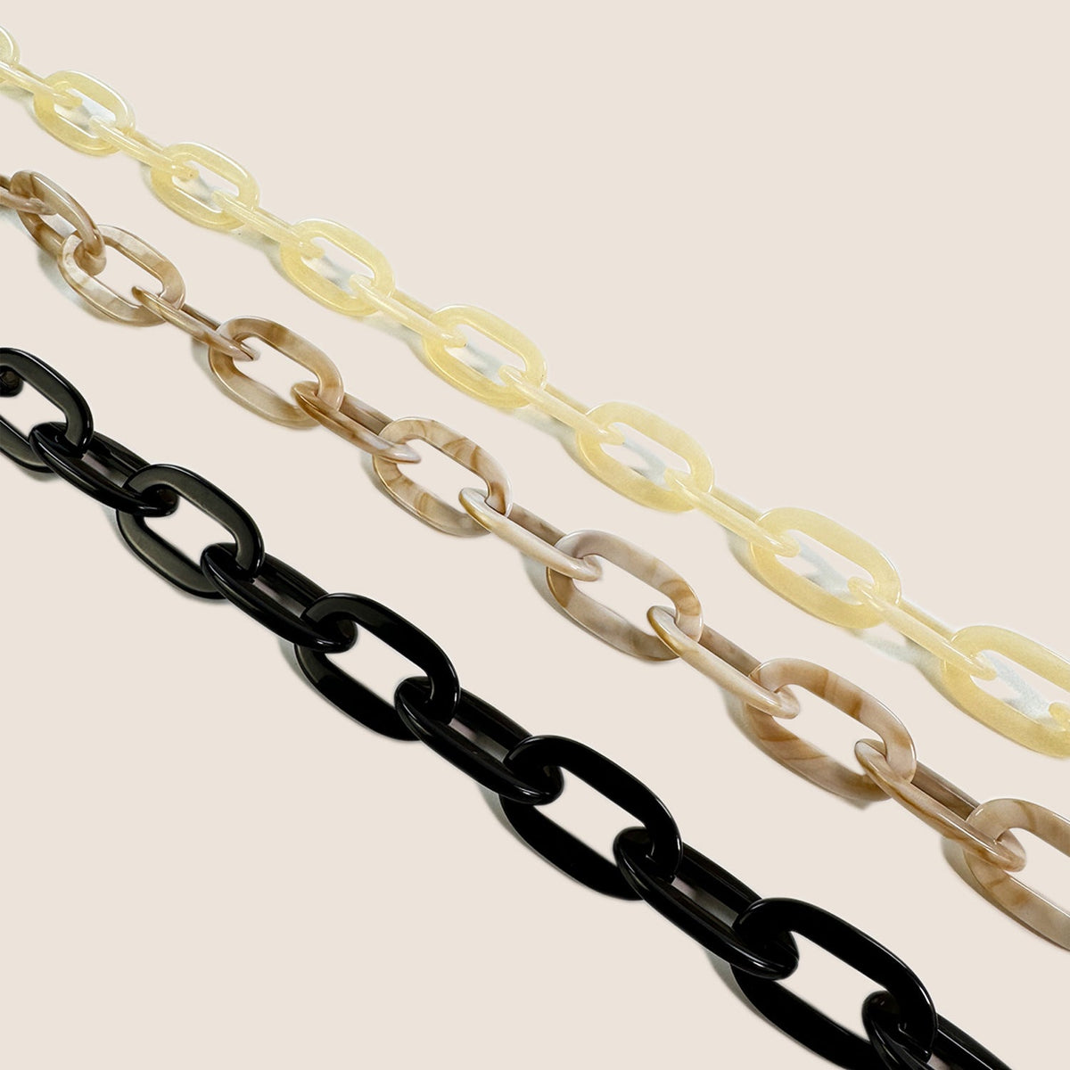 Statement Chain Eyewear Holder 
Maetiva