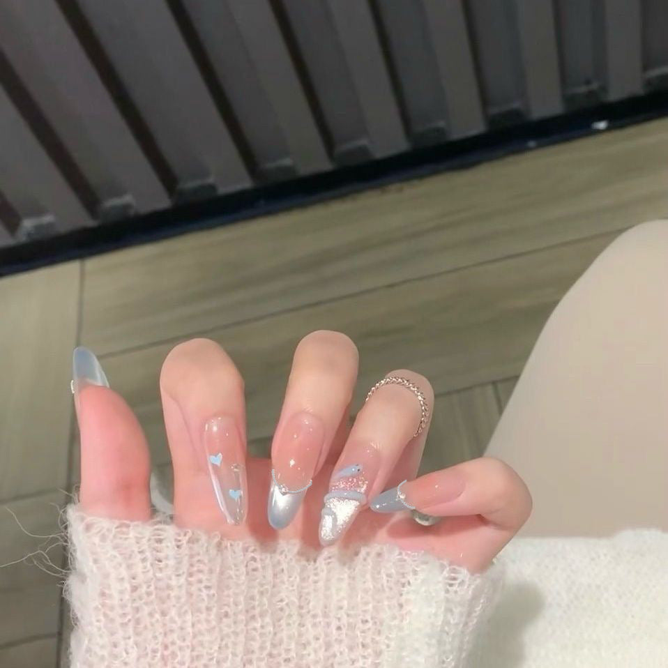 Elegant Themed Press-On Nail Set 
Maetiva