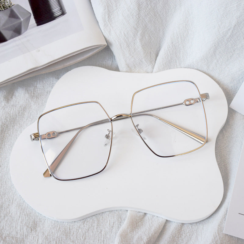 Elegant Beaded Eyewear Chain 
Maetiva  786692260
