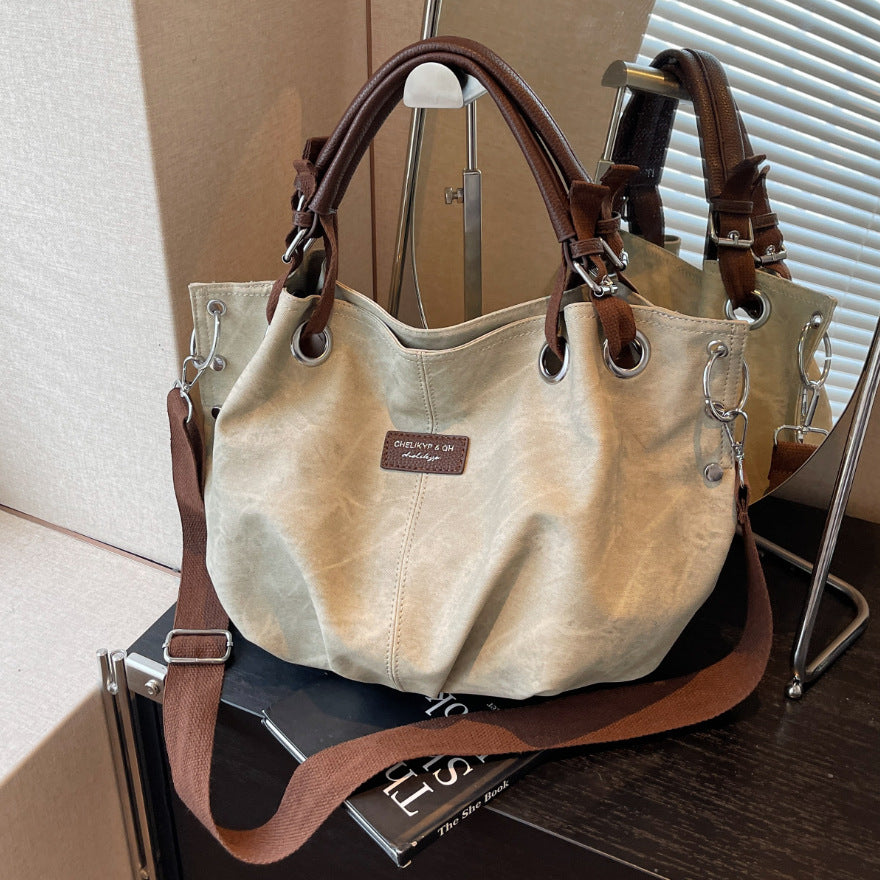Everyday handbag with innovative carrying system 
Maetiva