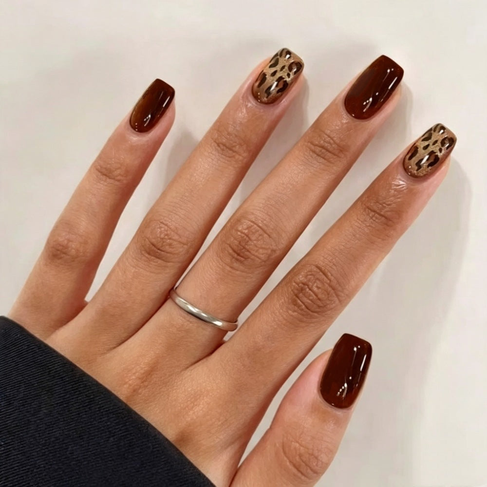 Artificial nails with modern night motif 
Maetiva