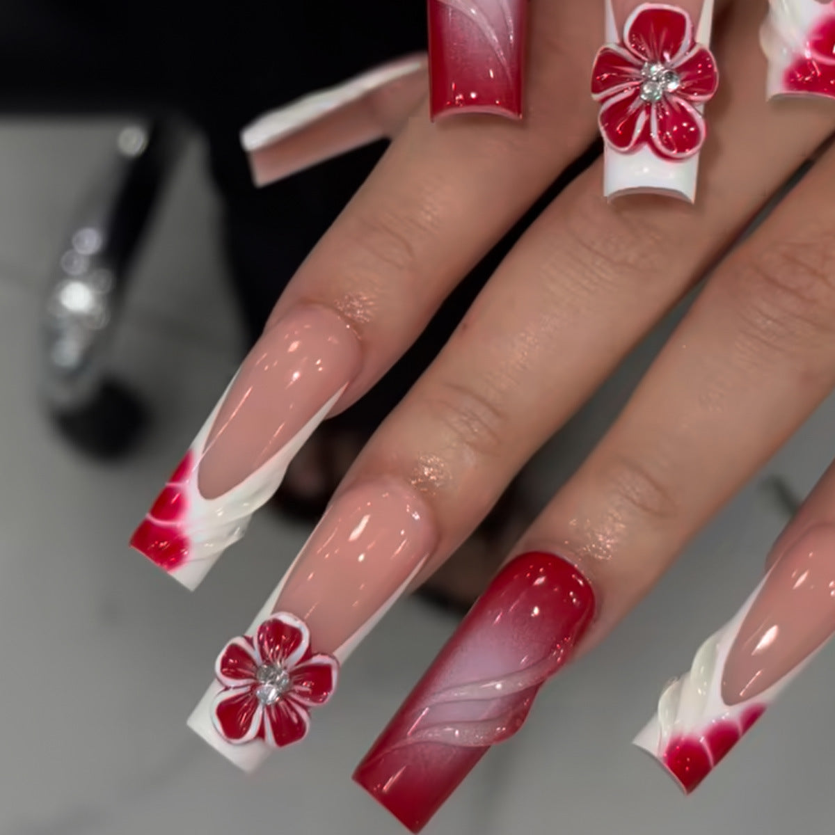 Floral Accent Nail Art Extensions 
Maetiva