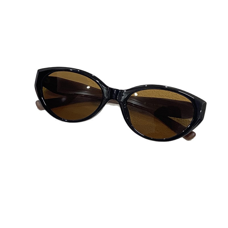 Fashionable Cat-Eye Sunglasses for Stylish Outfits 
Maetiva