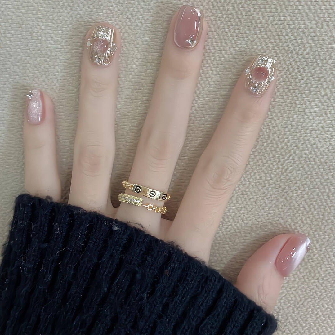 Artistic Floral-Embellished Press-On Nail Art 
Maetiva