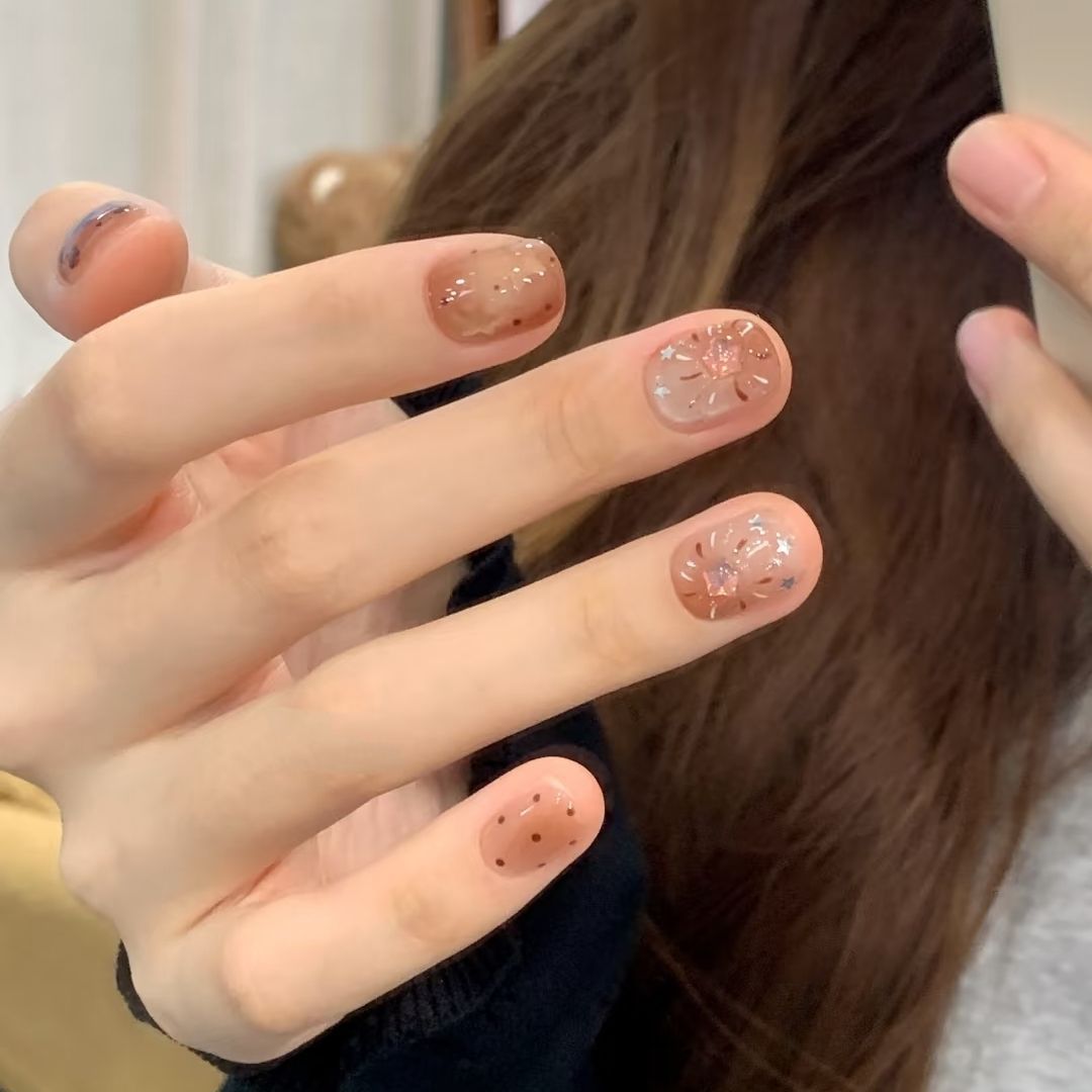 Artisan Floral Press-On Nail Set 
Maetiva