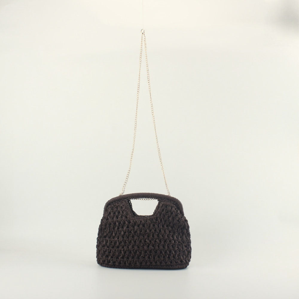 Fine handbag with metallic chain 
Maetiva