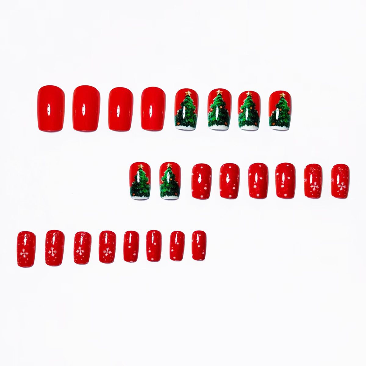 Artificial nails in festive Christmas design 
Maetiva