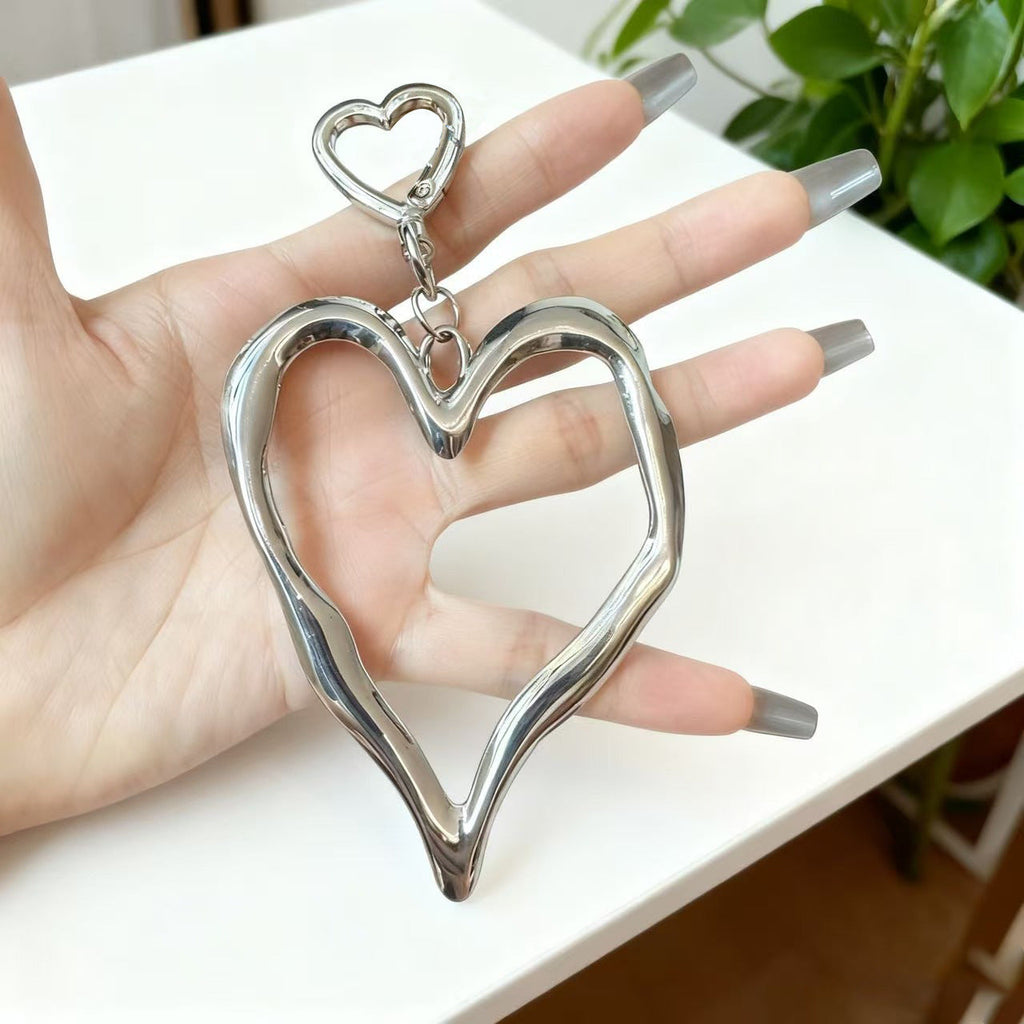 Heart-Shaped Keychain Holder 
Maetiva